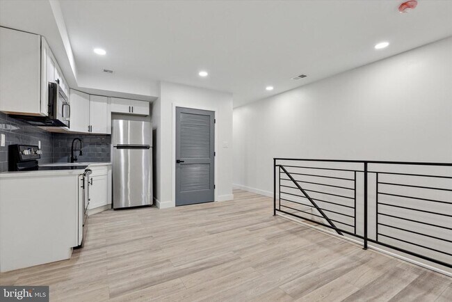 Building Photo - 944 W Lycoming St
