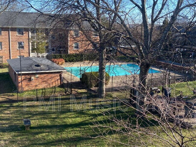 Building Photo - 5025 Hillsboro Pike