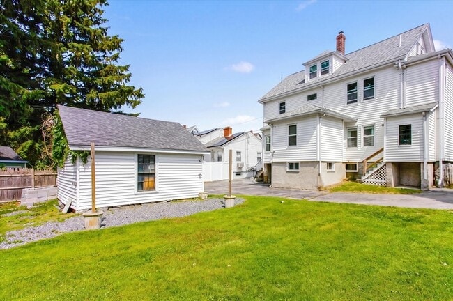 Building Photo - 454 Quarry St