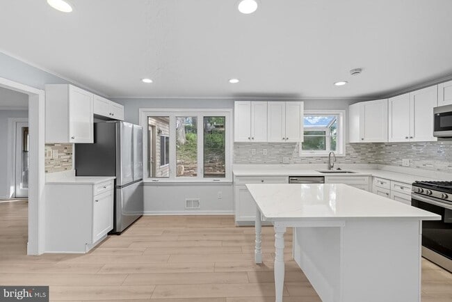 Building Photo - 210 Lastner Ln