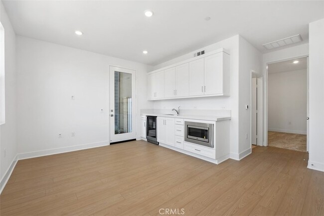 Building Photo - 125 Seep