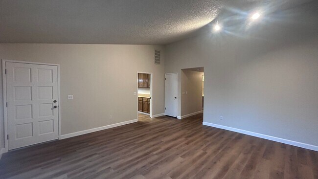 Building Photo - Lakewood Elementary School District