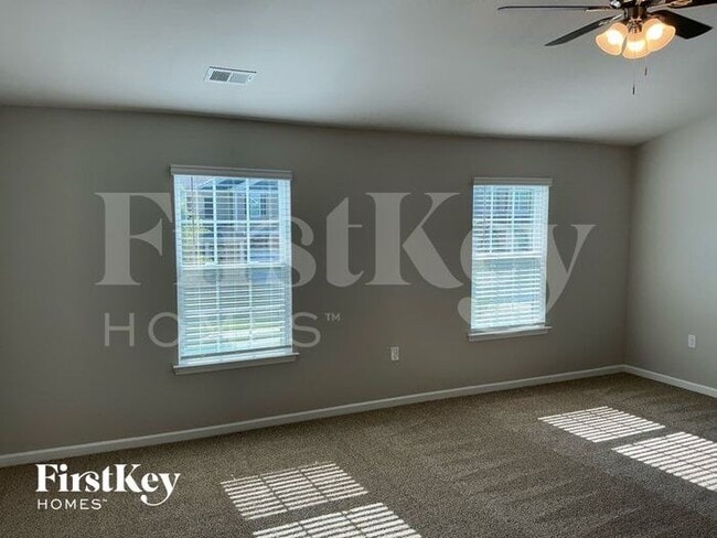 Building Photo - 715 Saddlebred Ln