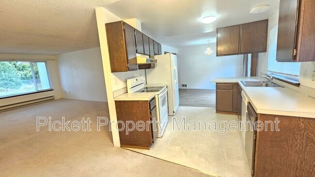 Building Photo - 2870 SE Colusa Ave