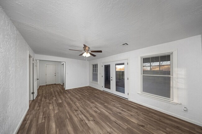 Building Photo - 1702 NW Euclid Ave