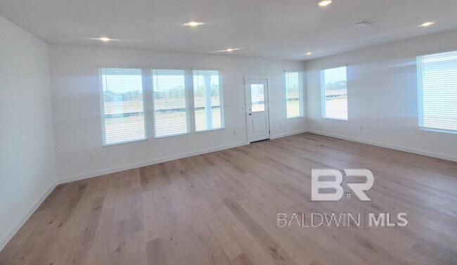 Building Photo - 3840 Casita Cir