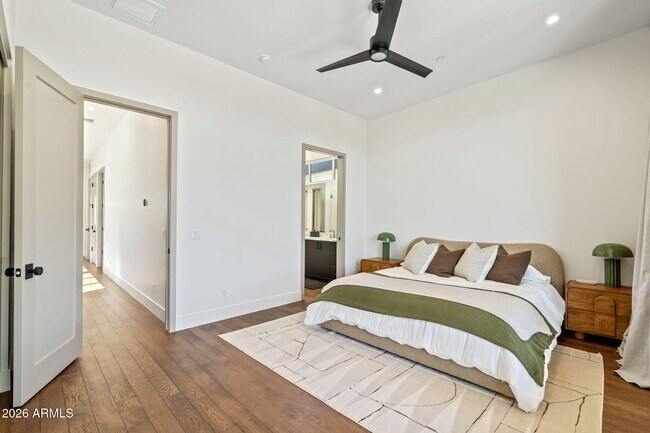 Building Photo - 6916 E 2nd St