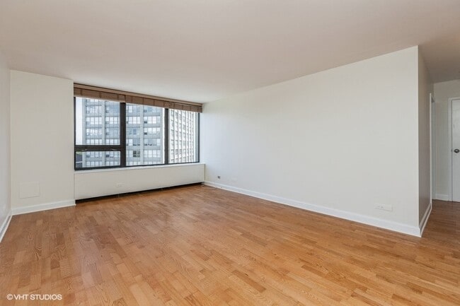 Building Photo - 3930 N Pine Grove Ave