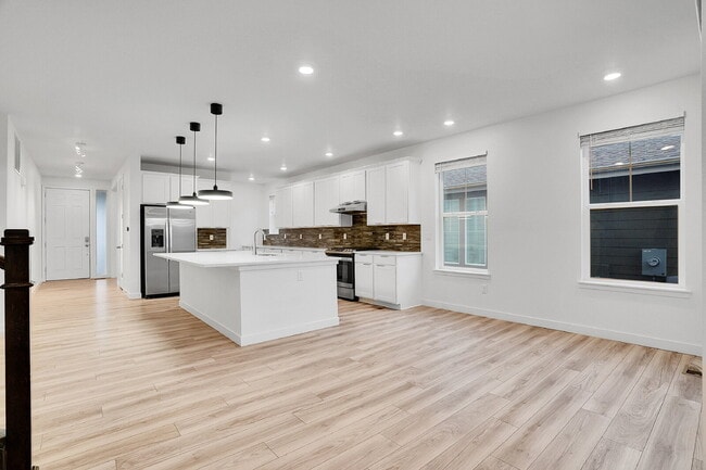 Building Photo - $3,650.00 - 4 Beds 3 Baths Single Family H...