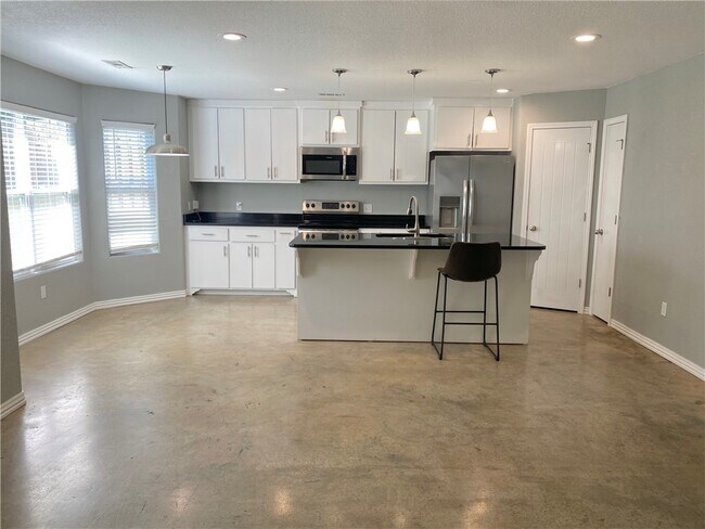 Building Photo - 133 S Pinyon Point