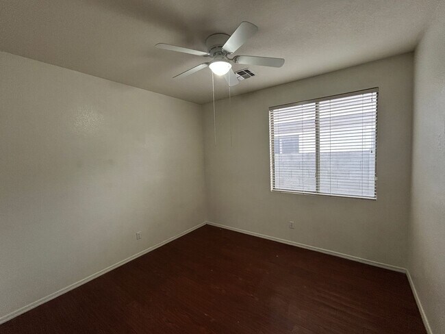 Building Photo - 2202 W Carter Rd