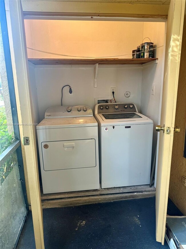 Building Photo - 10581 SW 155th Ct