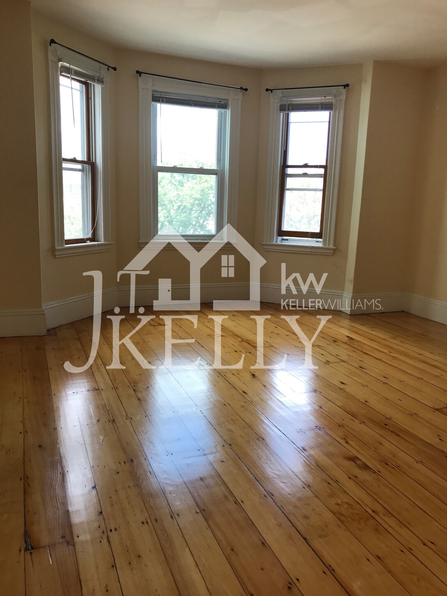 Building Photo - 192 Hillside St