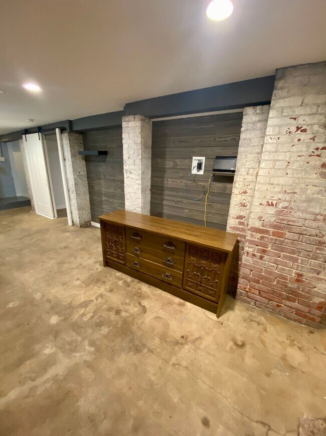Building Photo - Cozy Basement Apartment – All Utilities Included, Private Entrance & Minutes from Purdue!