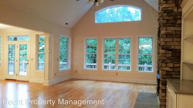 Building Photo - 3602 Live Oaks Ave