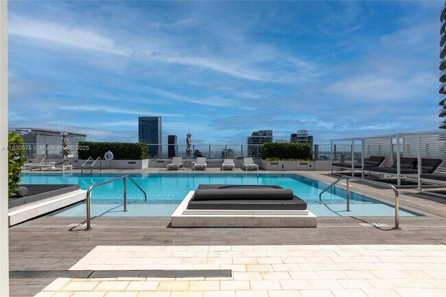 Building Photo - 1010 Brickell Ave