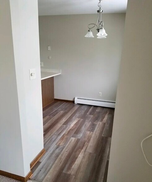 Building Photo - 9431 Kennedy Ave