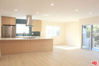 Building Photo - 322 S Swall Dr