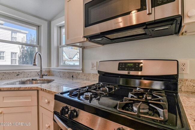 Building Photo - 77 Abbott Ave