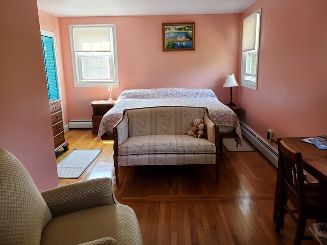 Primary Photo - 2 Thornapple Rd