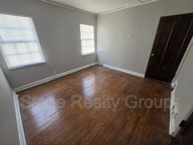 Building Photo - 1609 S 5th St