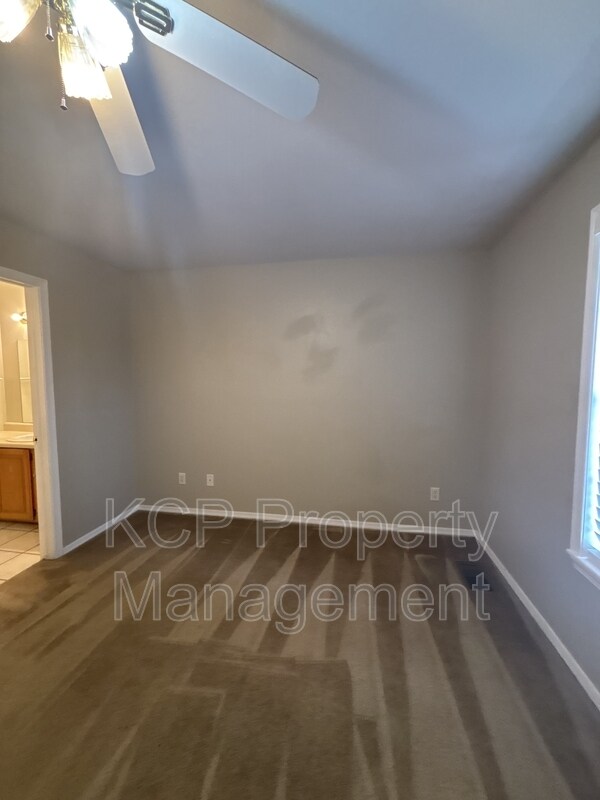 Building Photo - 1115 Farley Cir