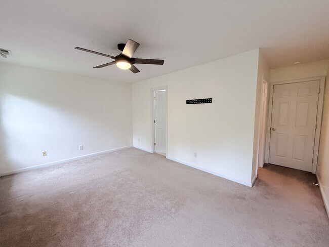 Building Photo - 7704 Redwood Ave