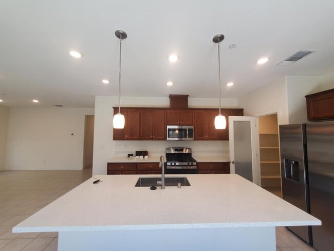 Building Photo - 3619 Silver Pine Ln