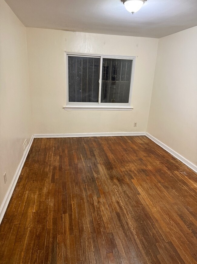 Building Photo - 9XX E 227th St