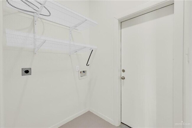 Building Photo - 28 Shalom Dr