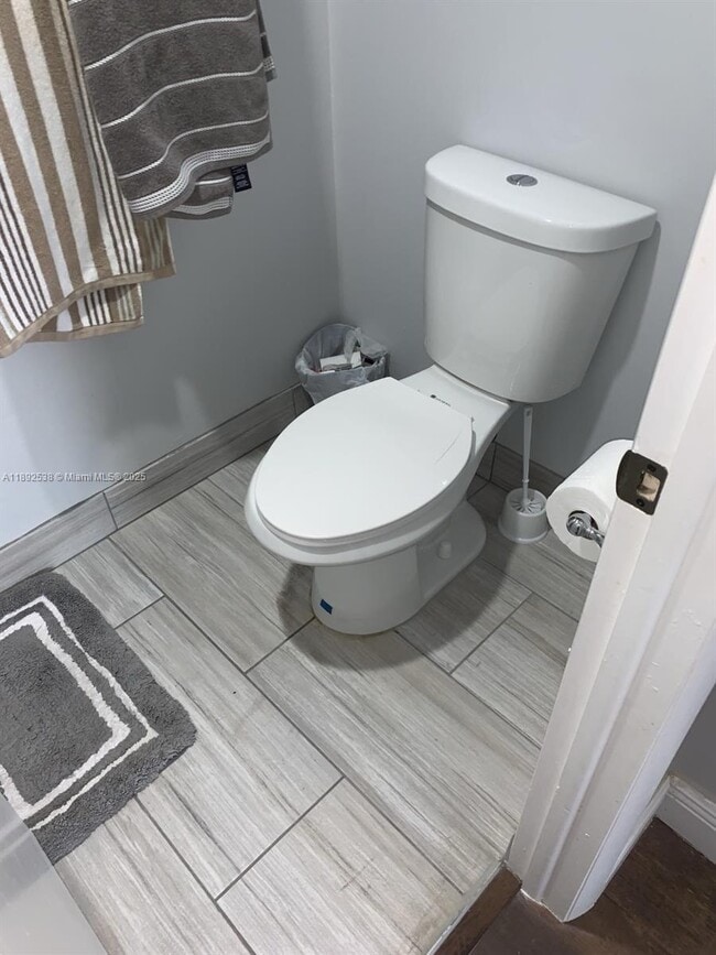 Building Photo - 11 Madrid Ln