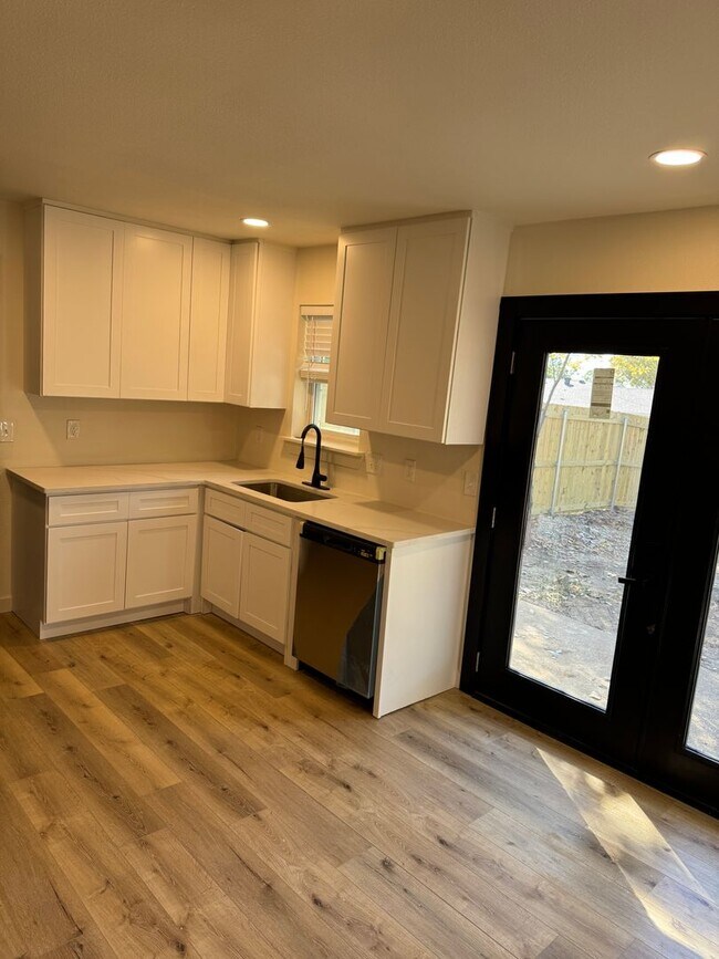 Building Photo - 4 bedroom 2 bath completely remodeled