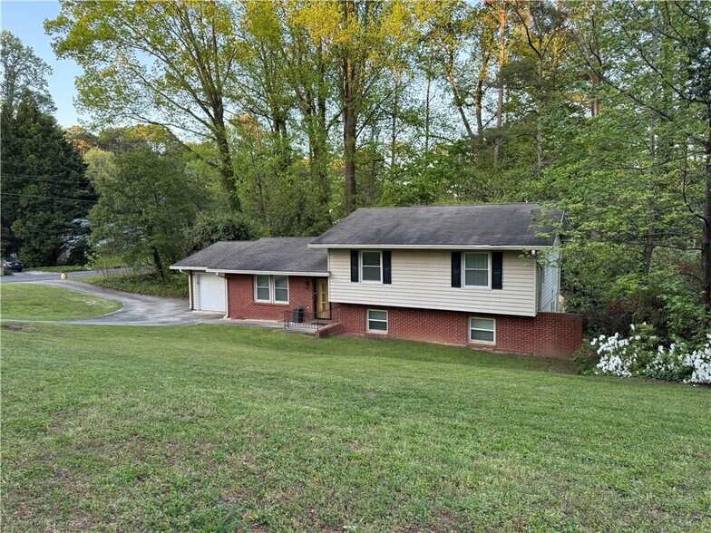 Primary Photo - 3527 Indian Ln