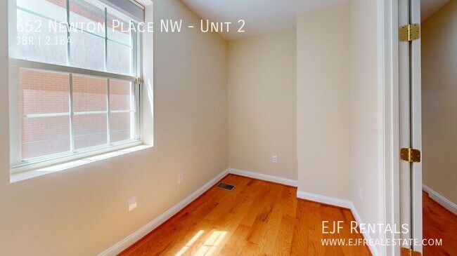 Building Photo - 652 Newton Pl NW