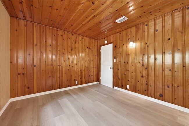 Building Photo - 815 Brooks Ave