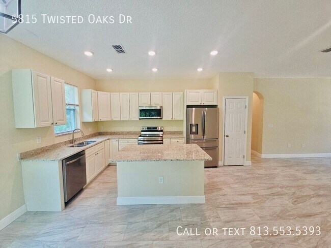 Building Photo - 5815 Twisted Oaks Dr