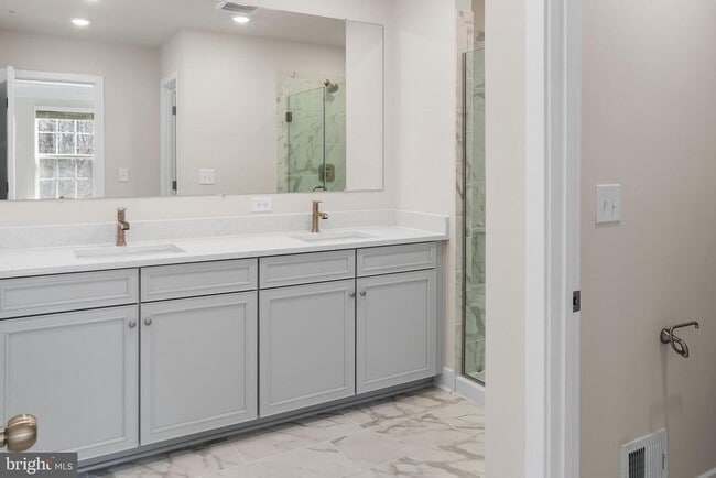 Building Photo - 1705 Water Xing Rd