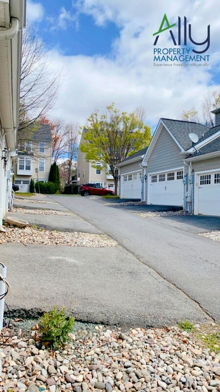 Building Photo - 908 Rainier Rd