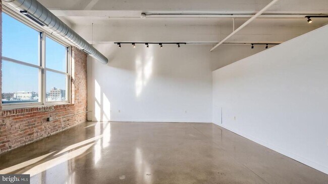 Building Photo - 444 N 4th St