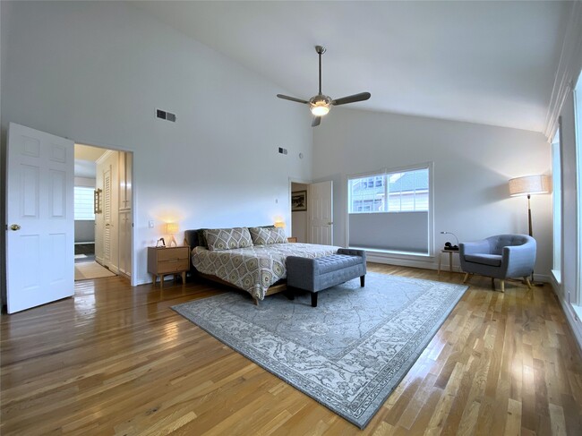 Building Photo - 2506 Van Buren St