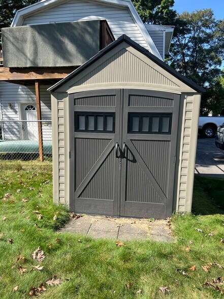 Garden or gear shed - 214 W Sixteenth St