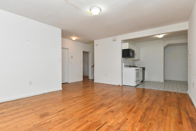 Building Photo - 217 10th St