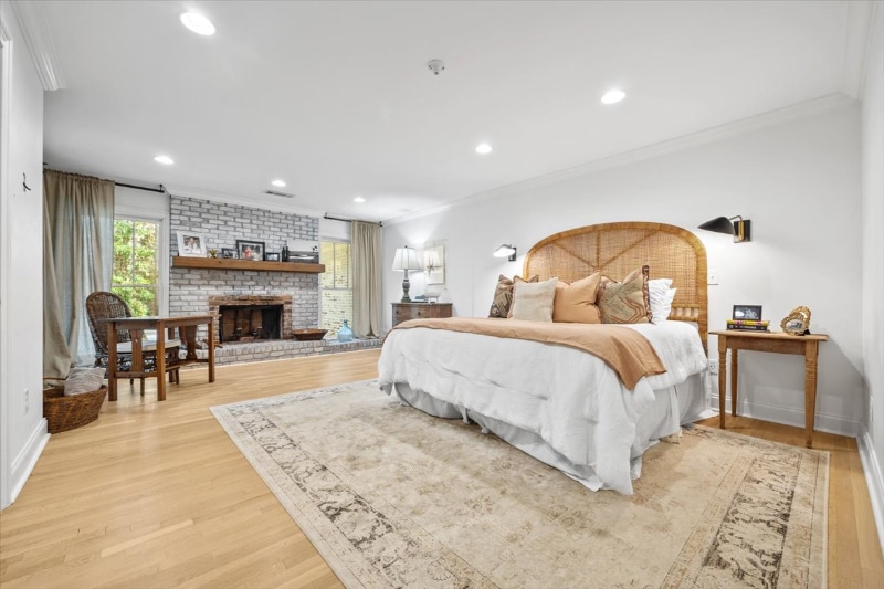 Building Photo - 3565 Lake Dr SE