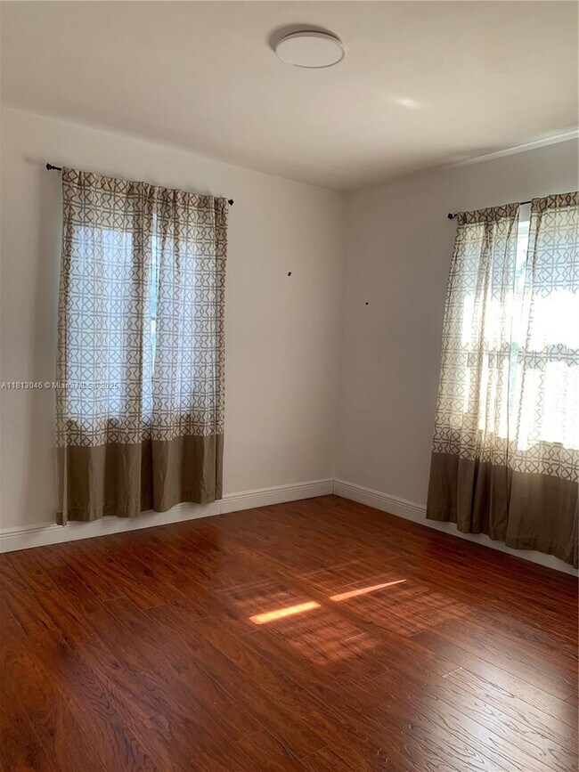 Building Photo - 723 NE 91st St