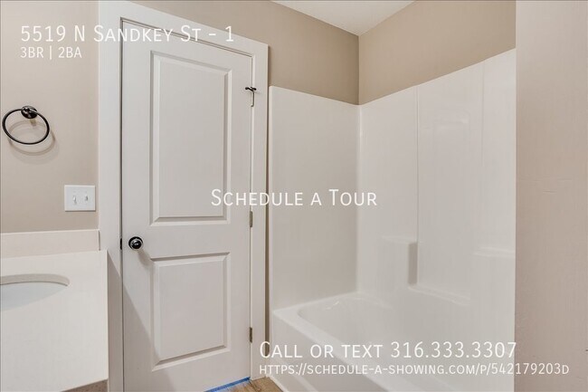 Building Photo - 5519 N Sandkey St