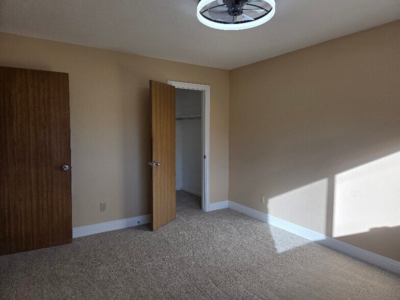 Building Photo - 27 W St Elmo Ave