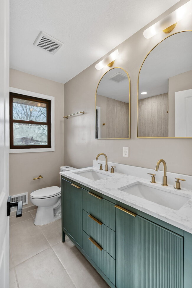 Building Photo - "Charming 4-Bedroom Home with Granite Elegance in Lino Lakes – 2584 Sq Ft of Comfort!"