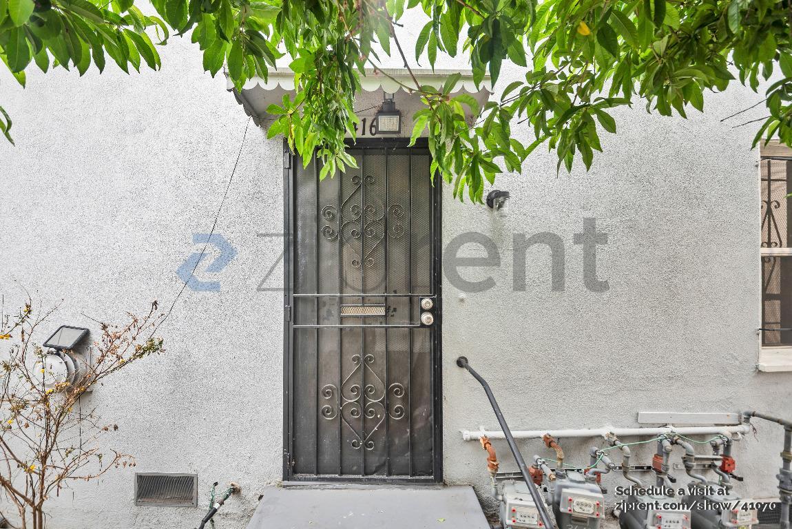 Building Photo - 3416 1/2 Bronson Ave