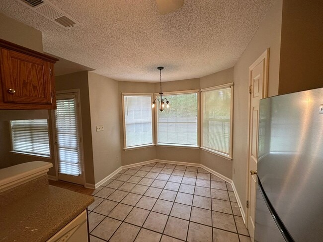 Building Photo - Newly Painted Cordova Home Off Autumn Cree...