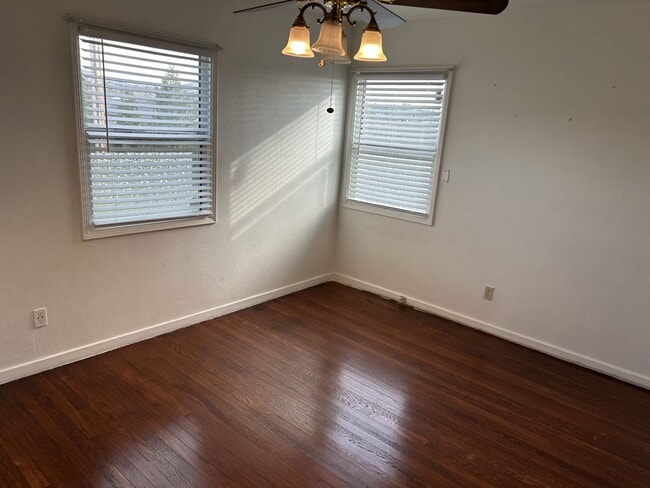 Building Photo - Well Maintained 3 Bedroom, 2 Bath Home